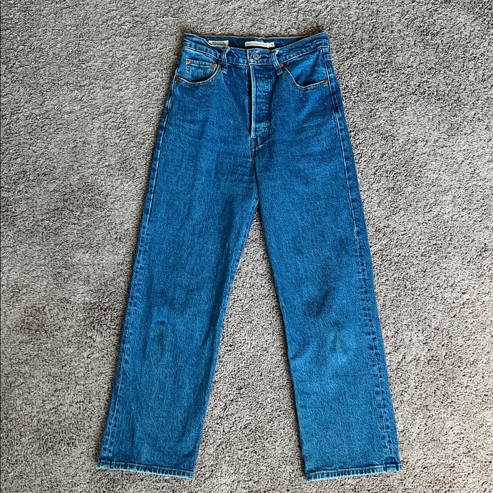 Levi's Ribcage Straight Ankle Jeans size 26 great used condition, button fly
